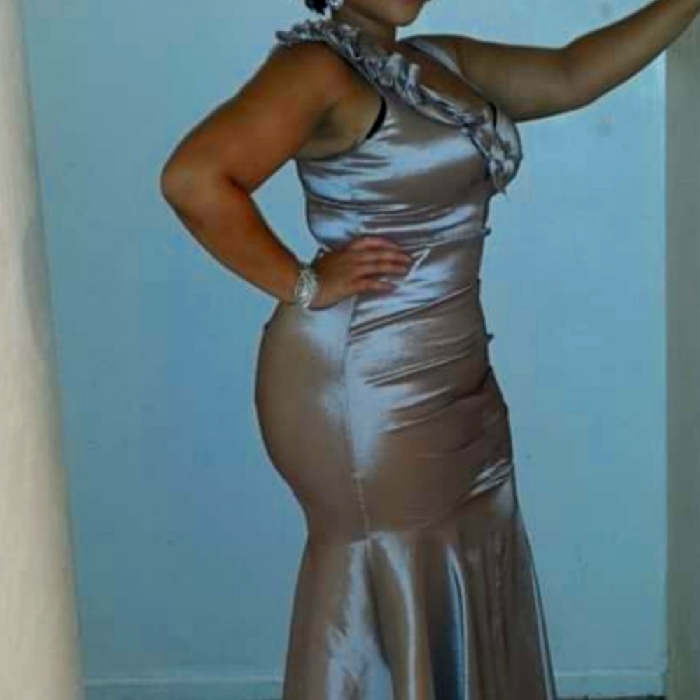 R&M Richard's evening dress. Worn once to an award show.  Fits like a glove.